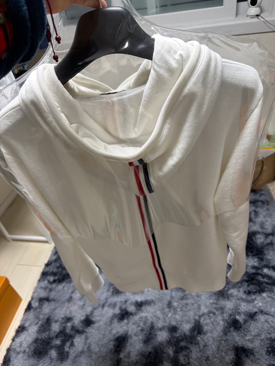 톰브라운 백삼선 후드티 상품이미지4