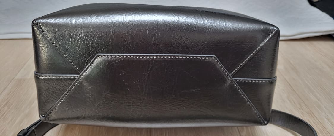 (중고)아르켓 레더 크로스바디 백 실버 메탈릭 상품이미지7