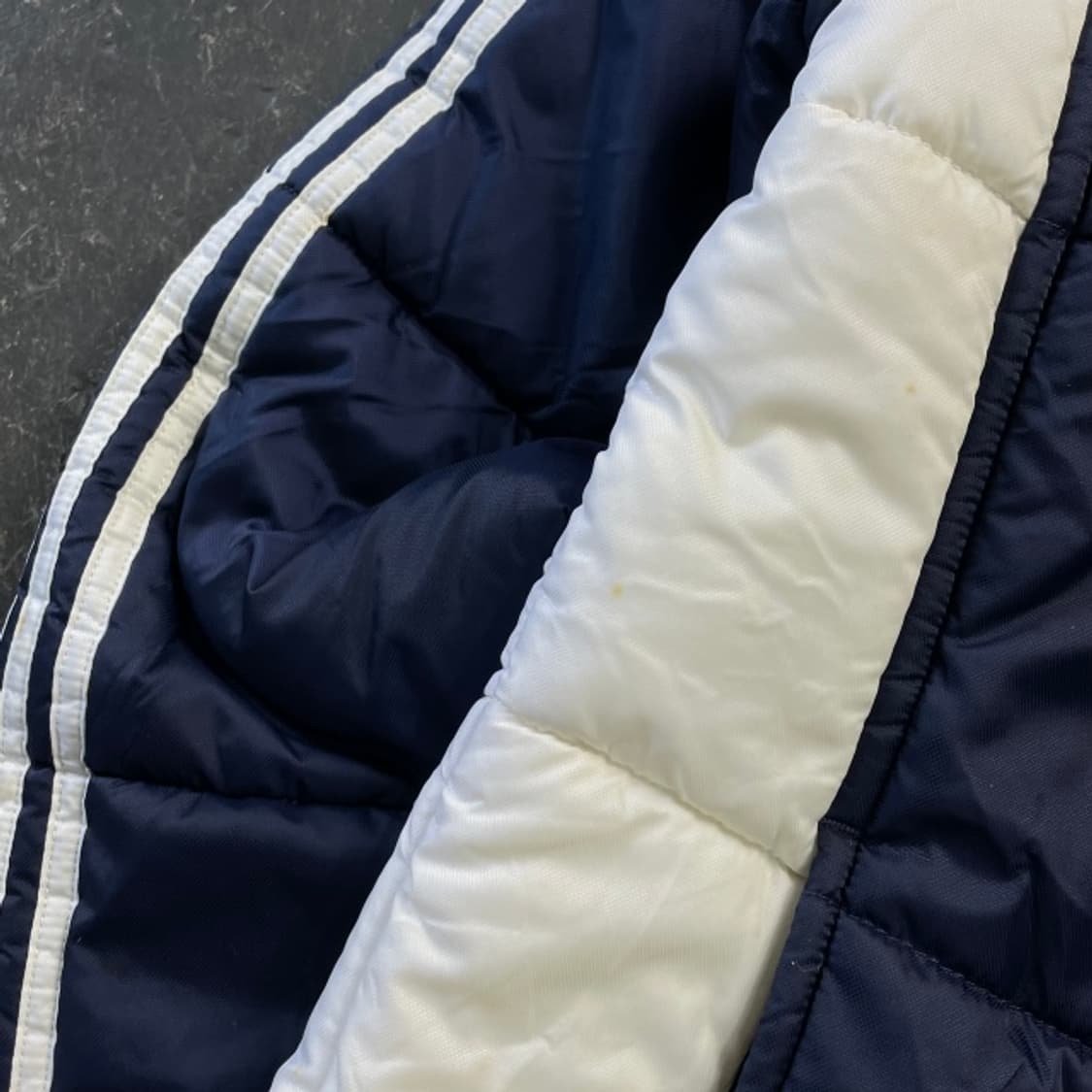 100 아디다스 레알마드리드 경량패딩 상품이미지3