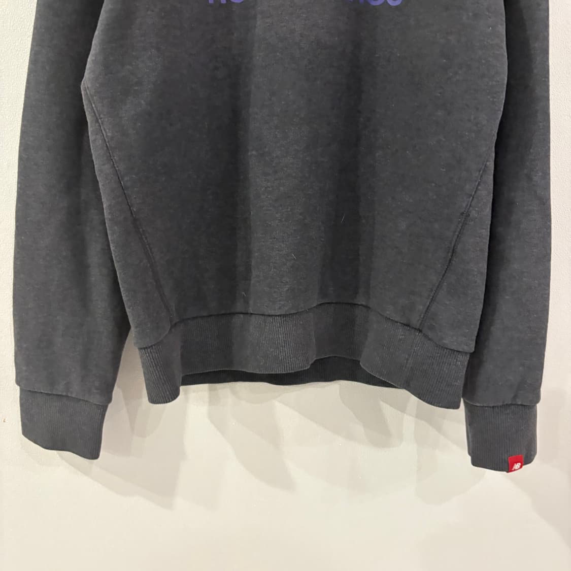 뉴발란스 맨투맨 티셔츠 차콜 90 상품이미지2