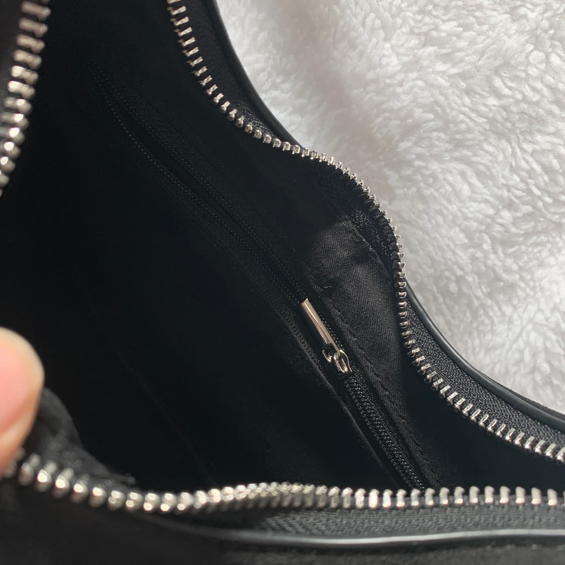 블랙 스웨이드 숄더백 상품이미지5