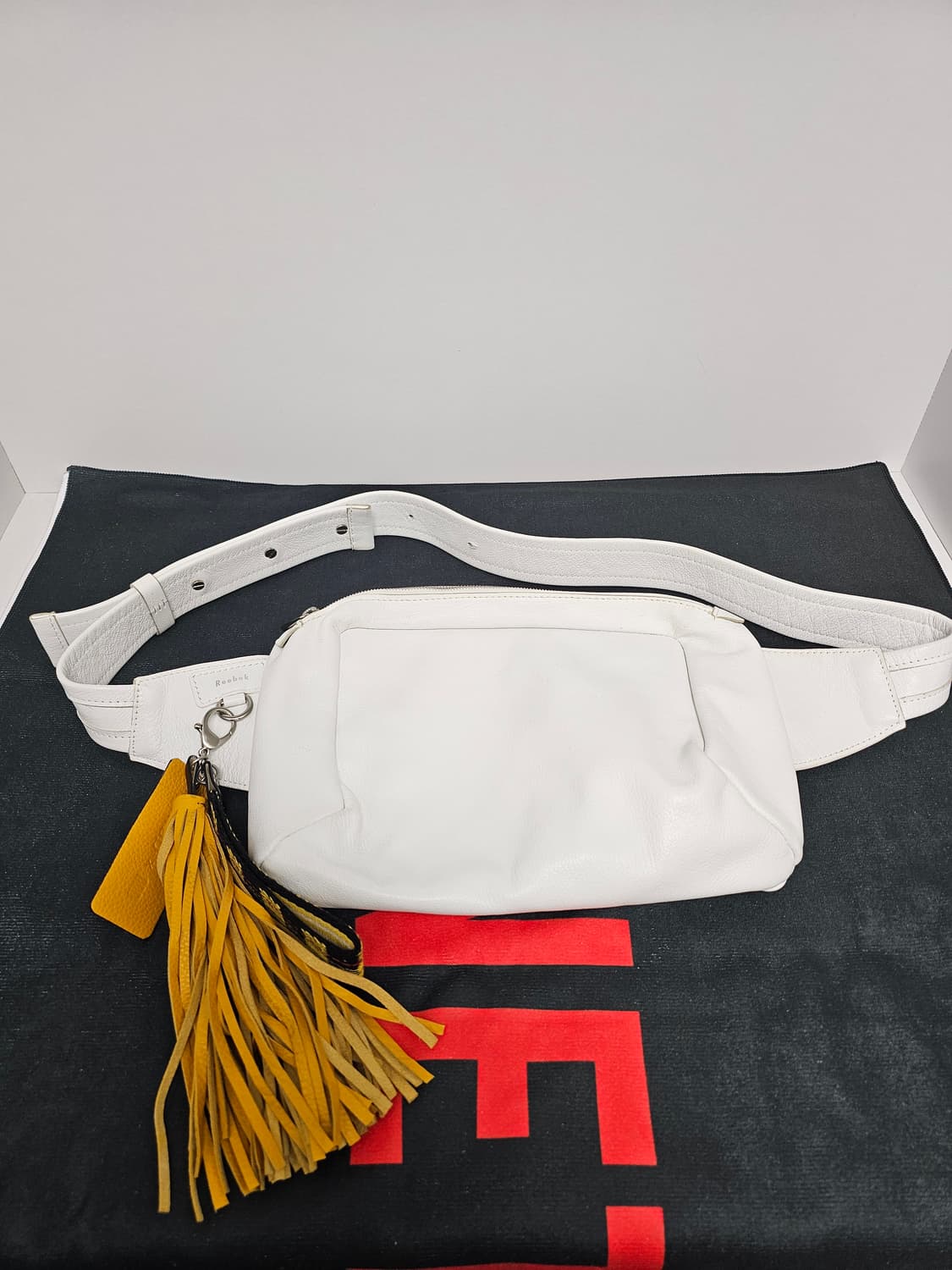 새상품 소잉바운더리×리복 콜라보 레더 바디백 상품이미지1