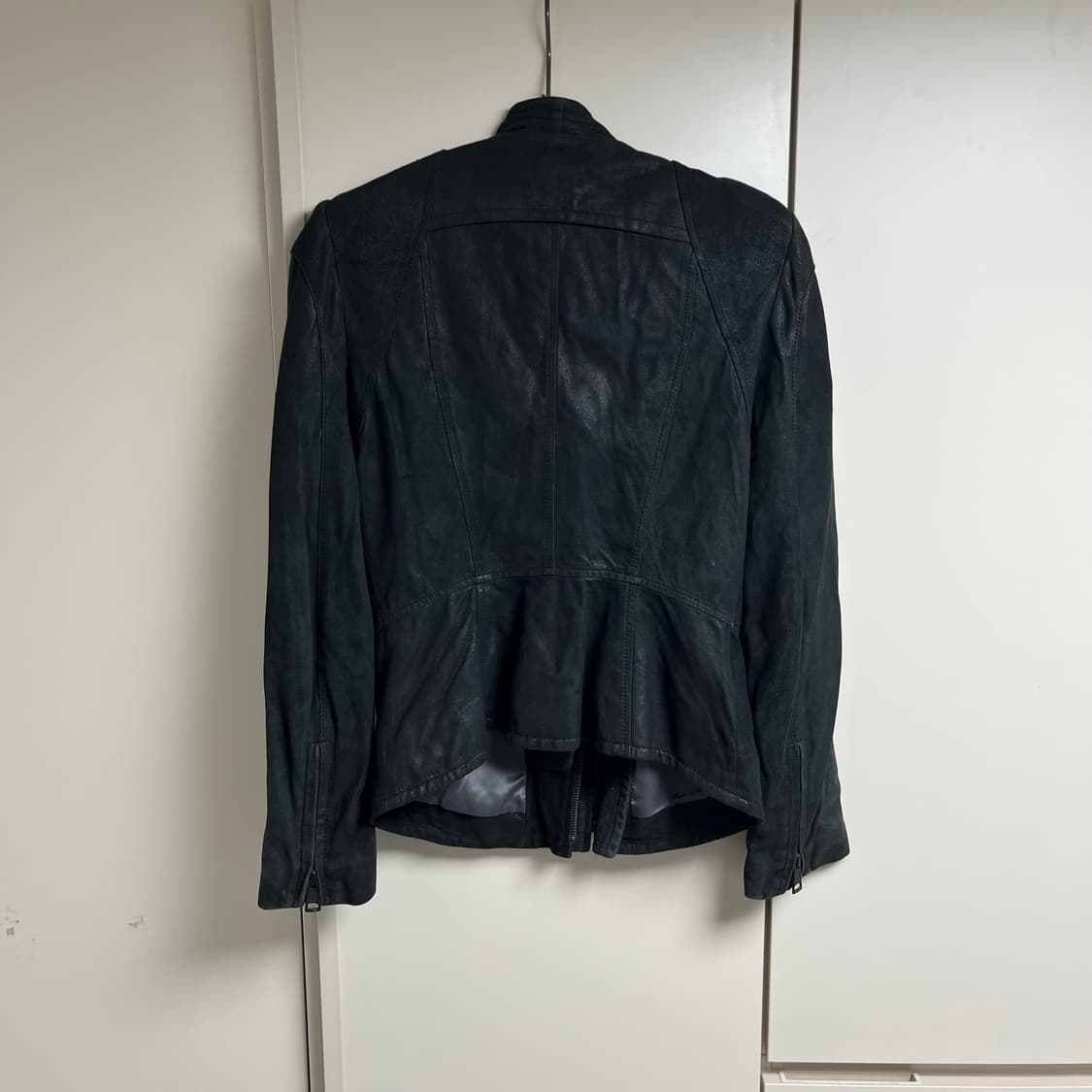 시스템 사선 하이넥 램스킨자켓 상품이미지3