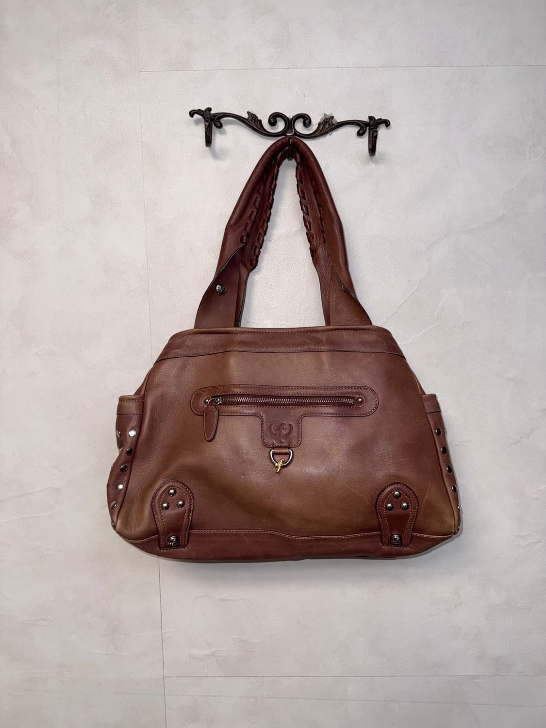 Cettu brick red cow skin stud tote bag 상품이미지6