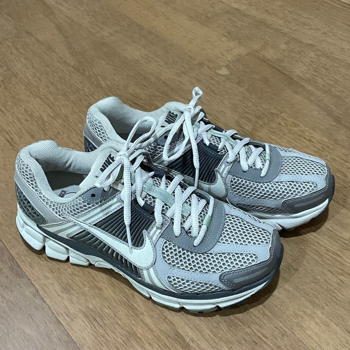 나이키 줌 보메로 5 코블스톤 앤 플랫 퓨터 275 상품이미지1