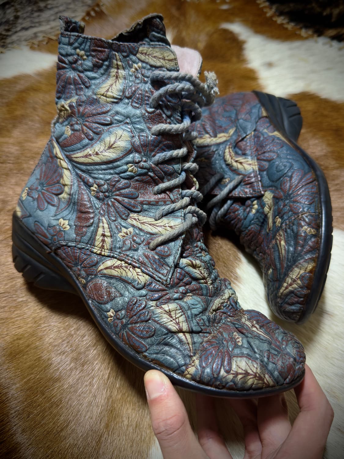 Flowers Embossing sheep Leather Boots 상품이미지1