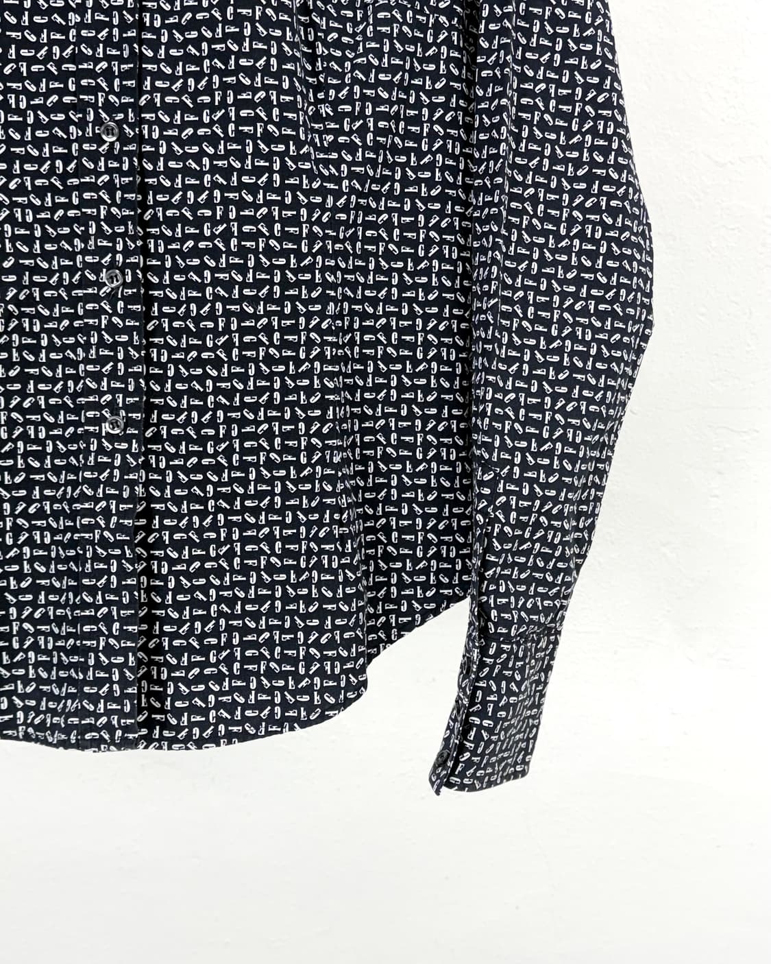 지앙프랑코 페레 블랙 모노그램 남반 클래식 셔츠 상품이미지5