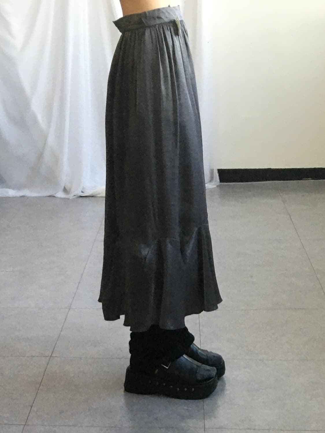 Pleats point glossy silver mood skirt 상품이미지5