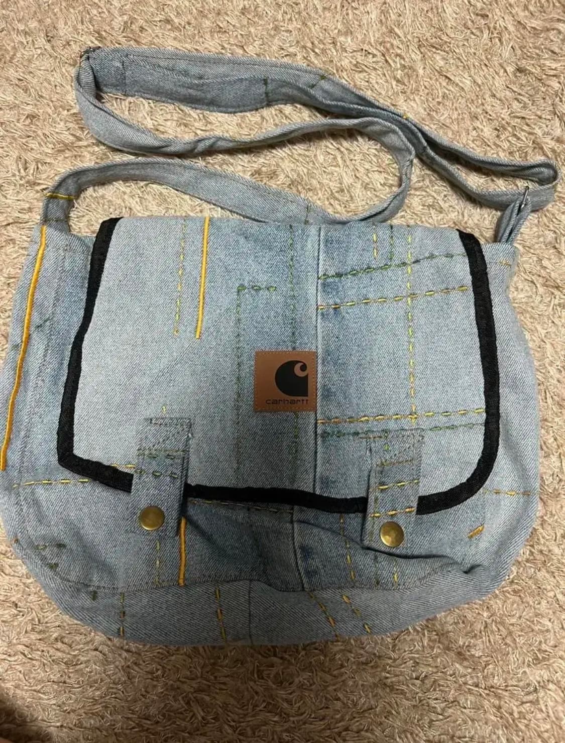 칼하트 크로스백 판매합니다 상품이미지1