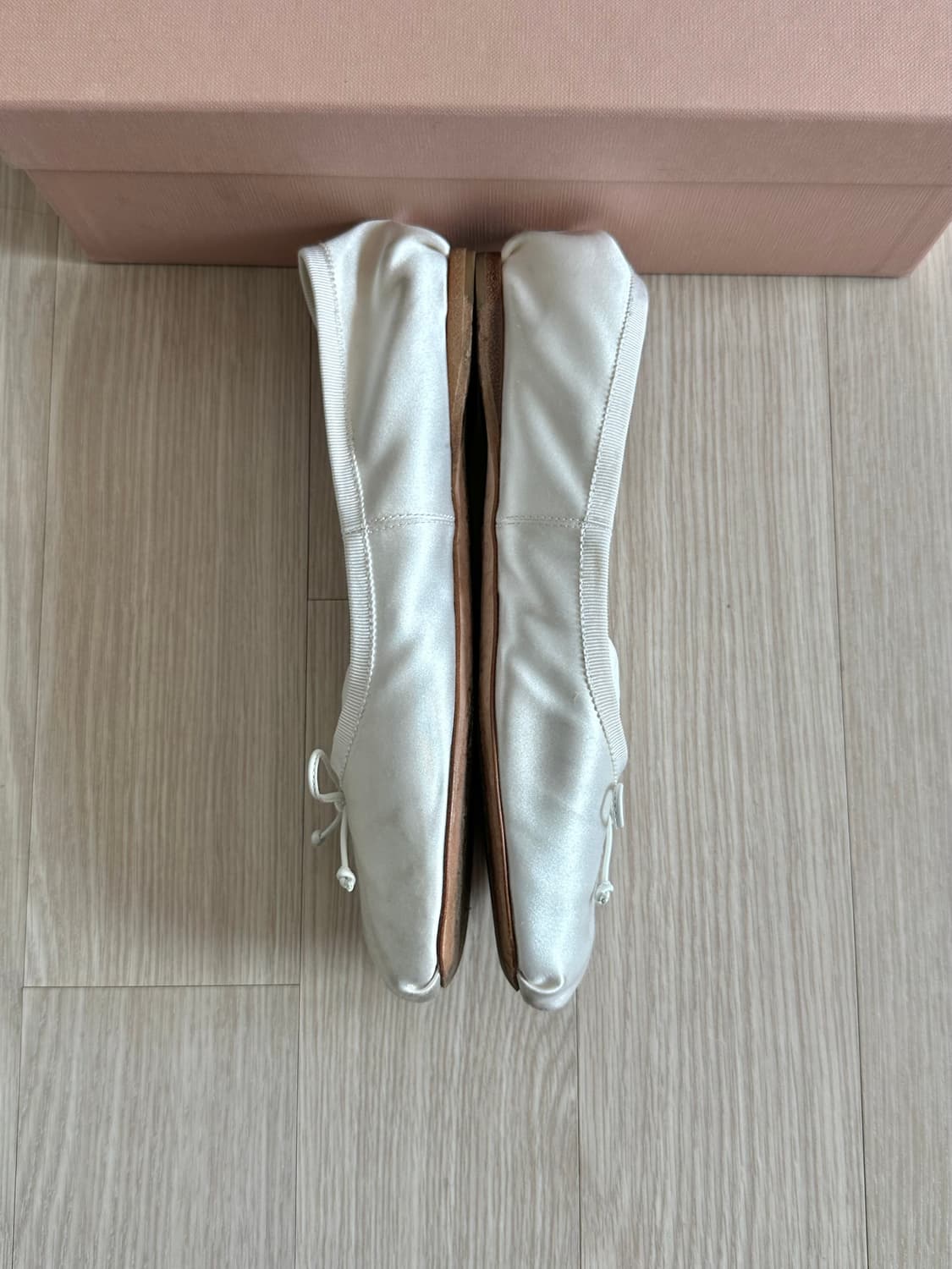 미우미우 새틴 리본 발레리나 슈즈 36.5(235) 상품이미지2