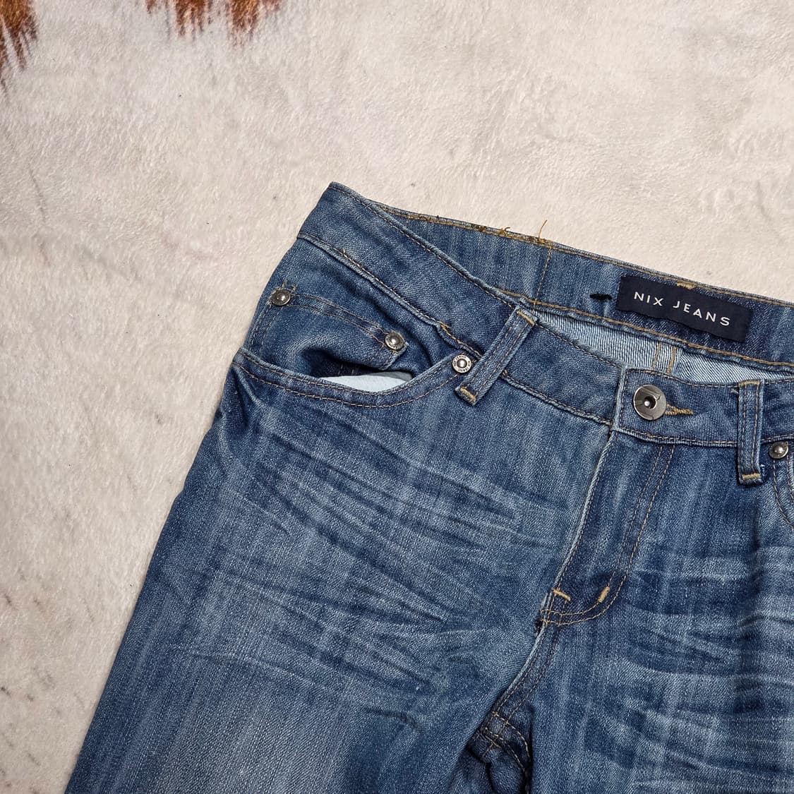 백 포켓 자수 로우라이즈 부츠컷 데님 팬츠 상품이미지5