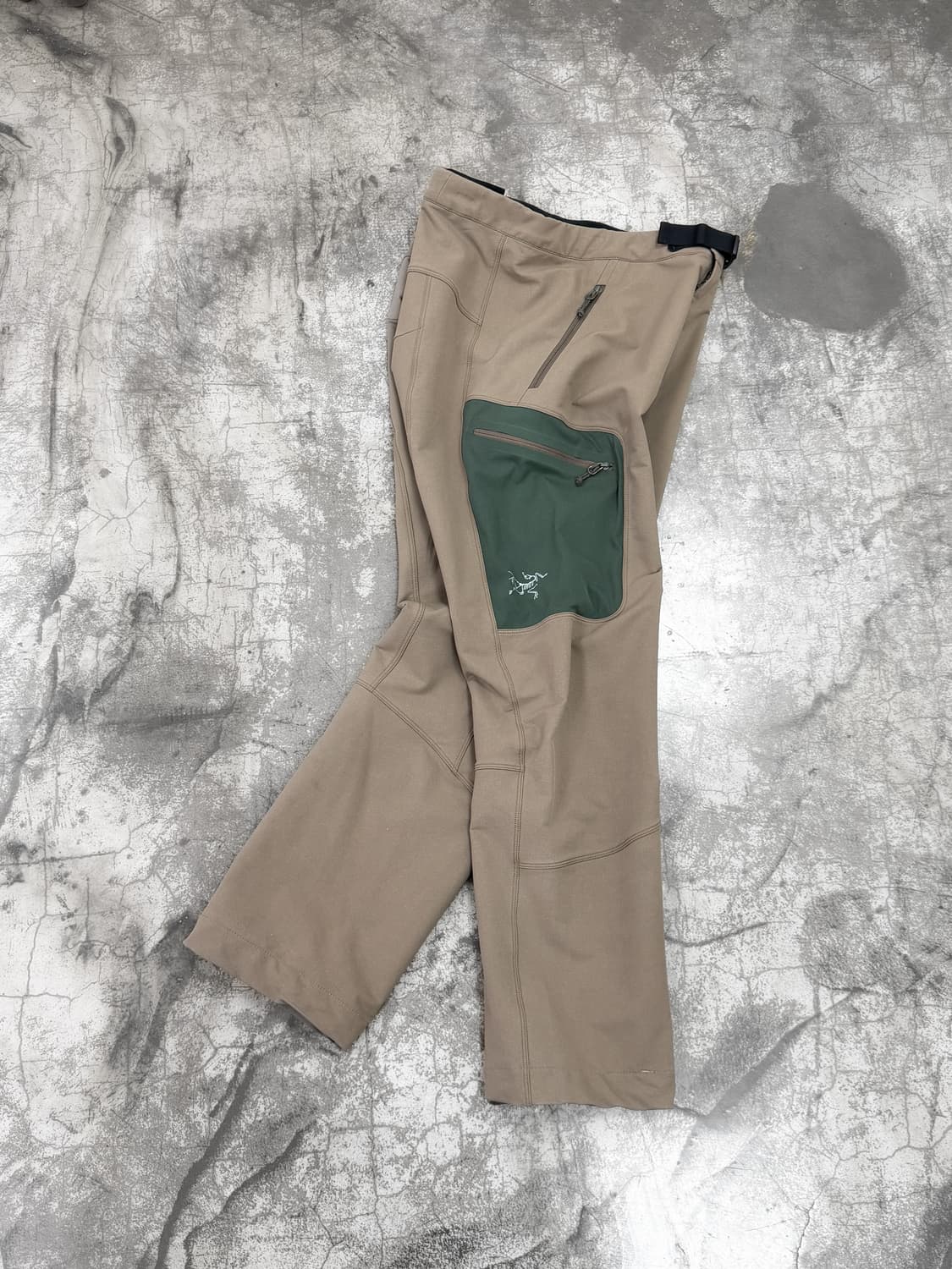 아크테릭스 감마 AR 투톤 소프트쉘 팬츠 상품이미지1