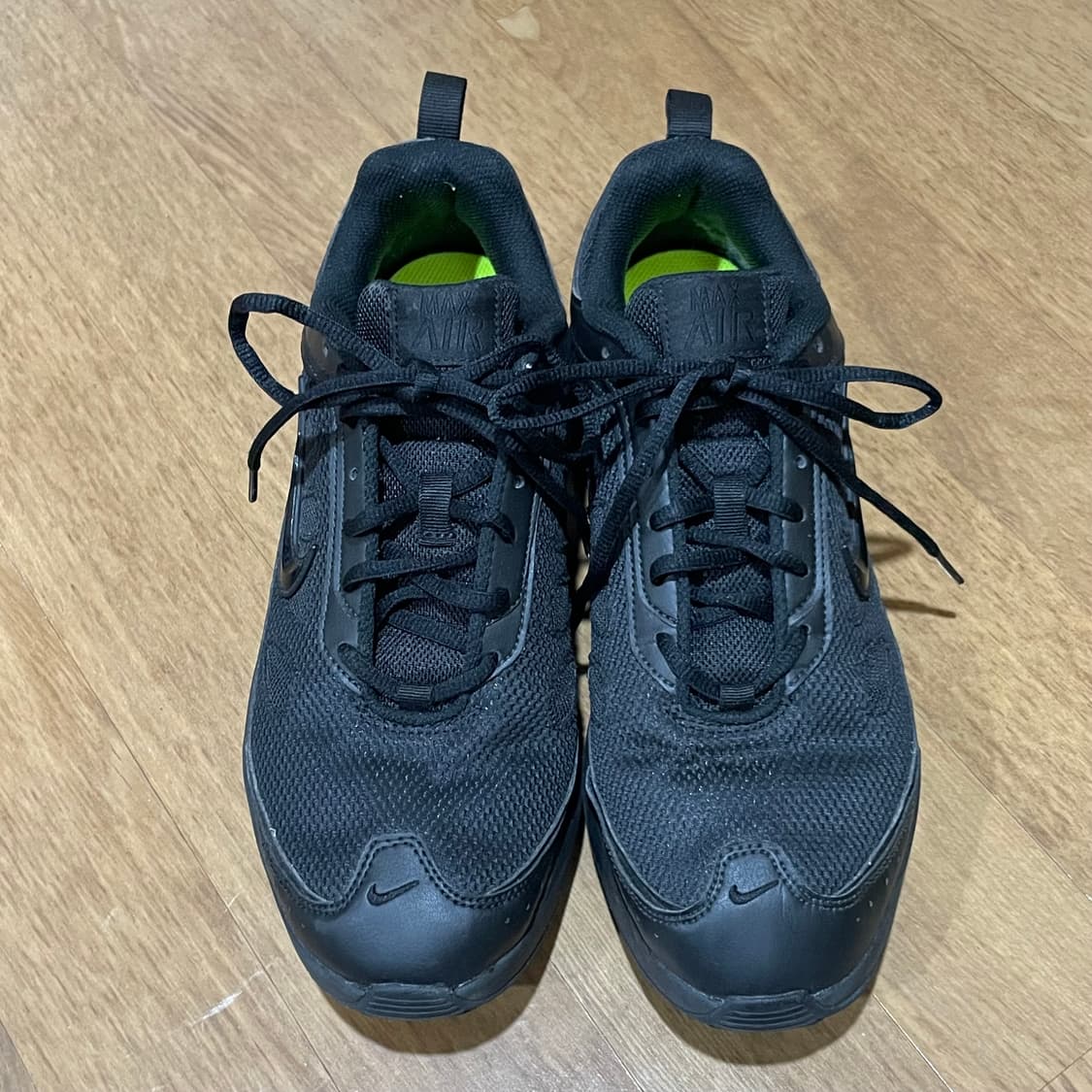 나이키 에어맥스AP 트리플 블랙 운동화 270 상품이미지2