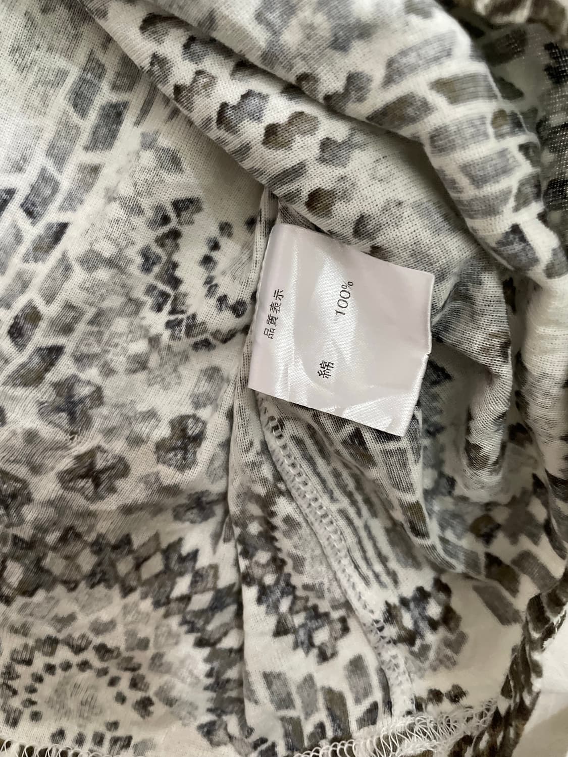 빈티지 에스닉 패턴 슬림핏 반팔 티 상품이미지3