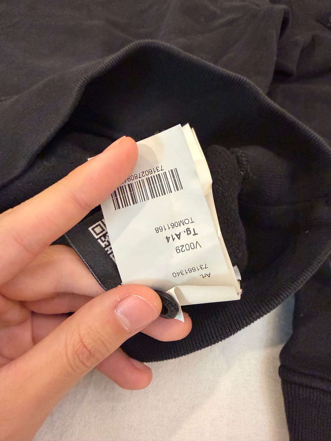 20FW 스톤아일랜드 와펜 크루넥 맨투맨블랙 상품이미지7