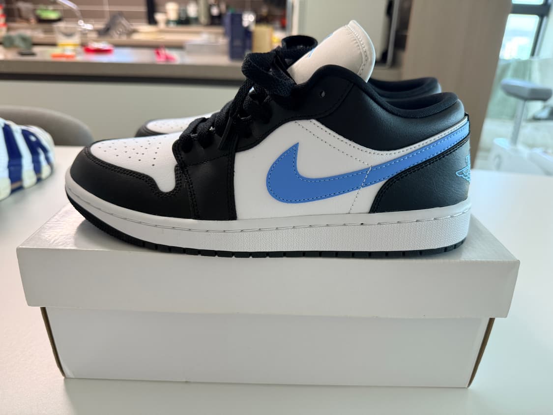 나이키 조던1 로우 유니버시티 블루 275(w) 상품이미지1