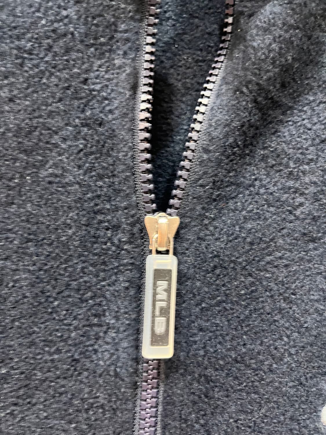 유니클로 MLB 뉴욕양키즈 반집업 풀오버 후리스 네이비 상품이미지4