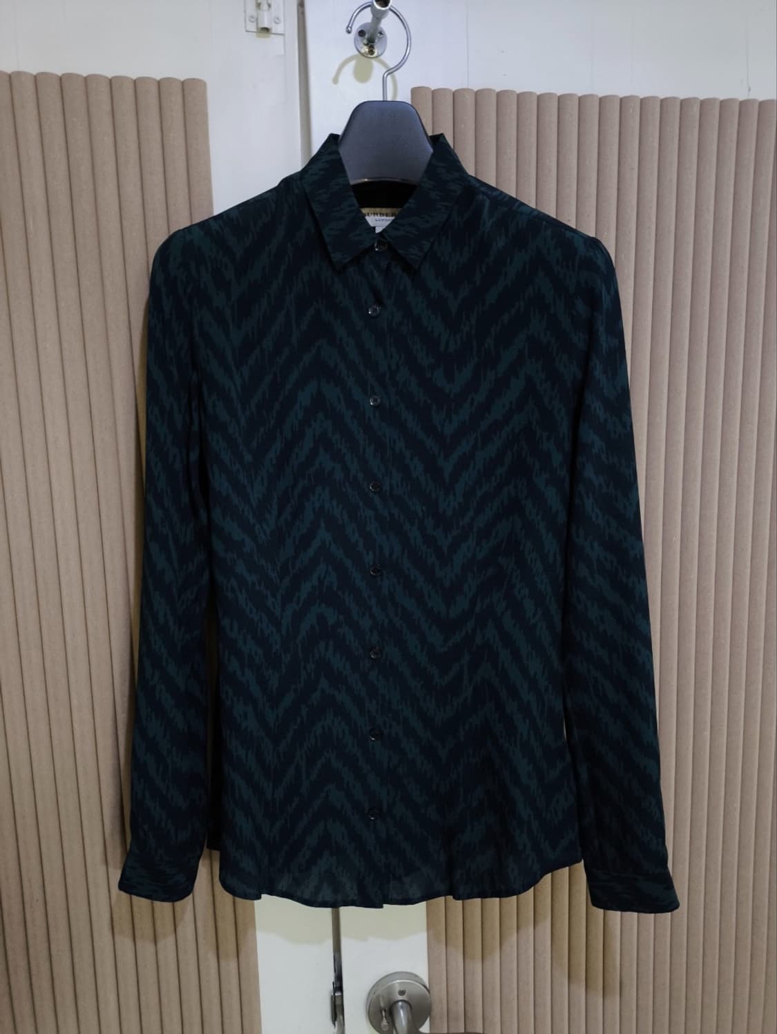버버리 실크 지그재그 패턴 블라우스 셔츠 상품이미지2
