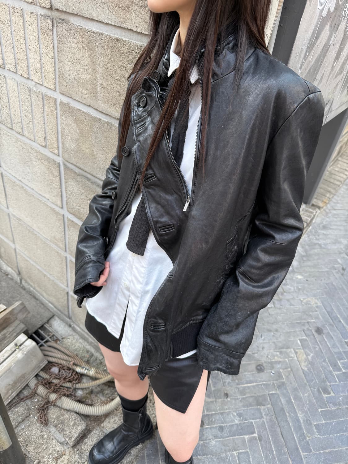 언밸런스 버튼 디테일 레더 자켓 상품이미지2