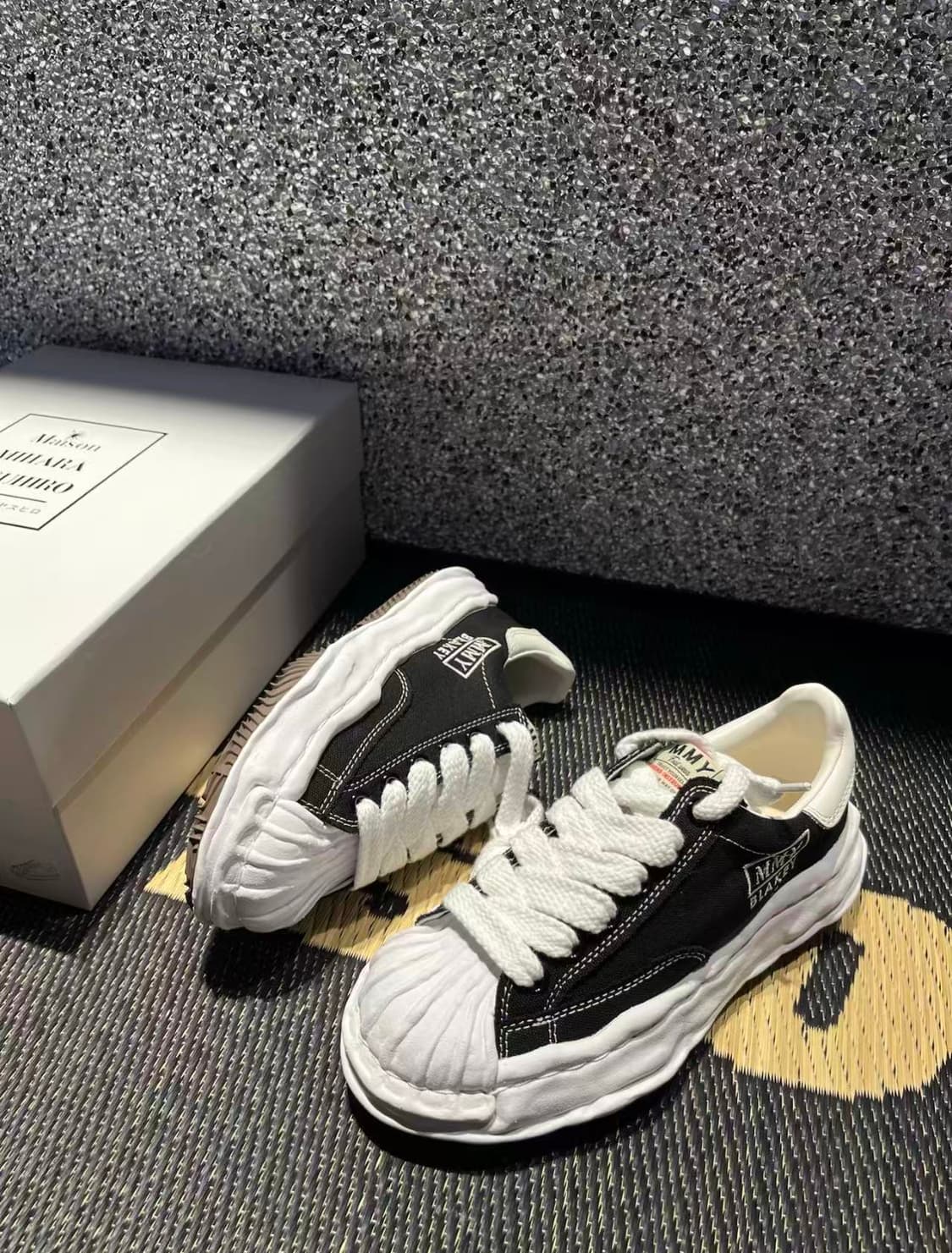 메종 미하라 야스히로 블레이키 OG 솔 캔버스 로우탑 스니커즈 블랙화이트 상품이미지4