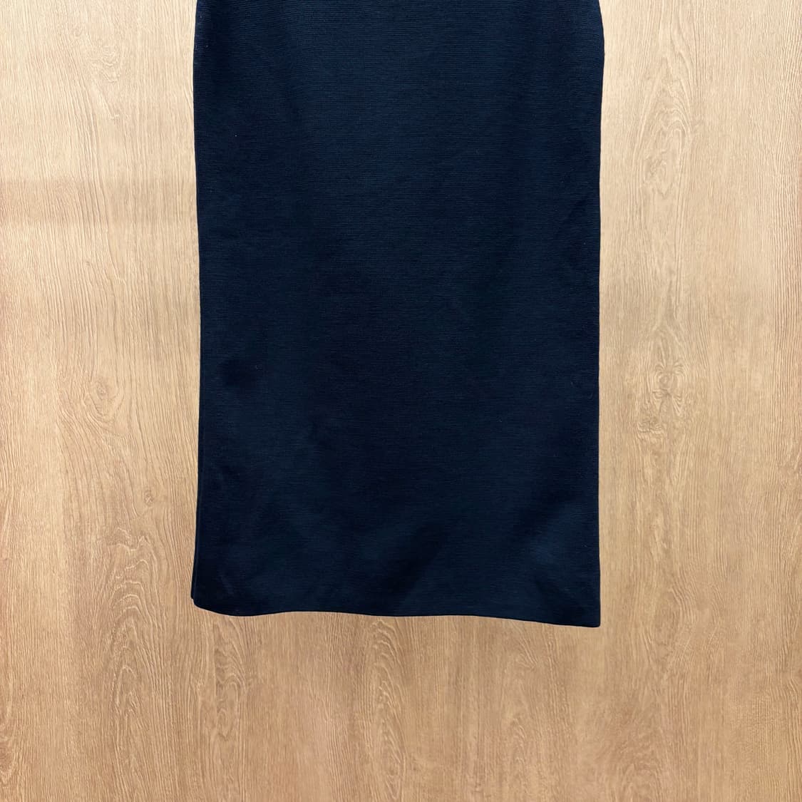 코스 울 블렌드 미디 스커트 미니멀 니트 조직 밴딩 디테일 H라인 네이비 상품이미지5