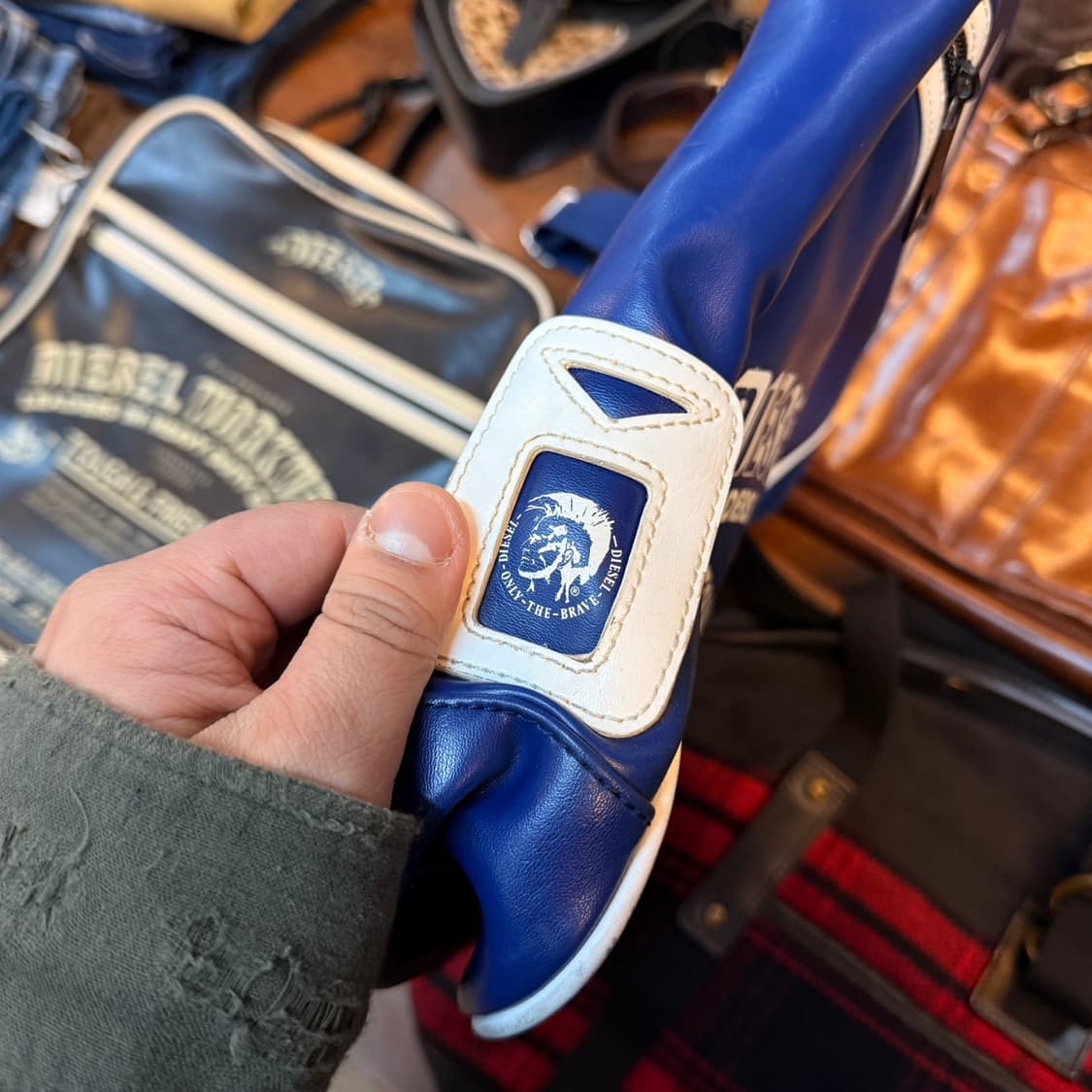 디젤 레더 블루 크로스백 로고 심플 상품이미지3