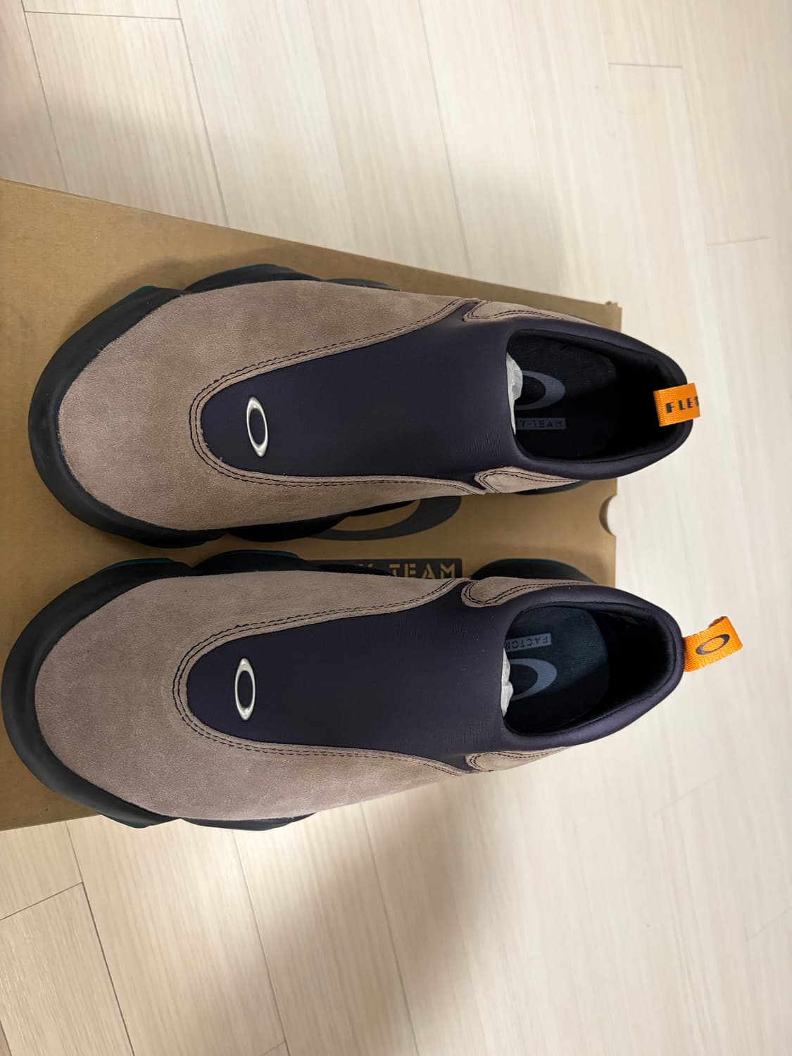 오클리x브레인데드 스웨이트 플레시 토프(280) 상품이미지1