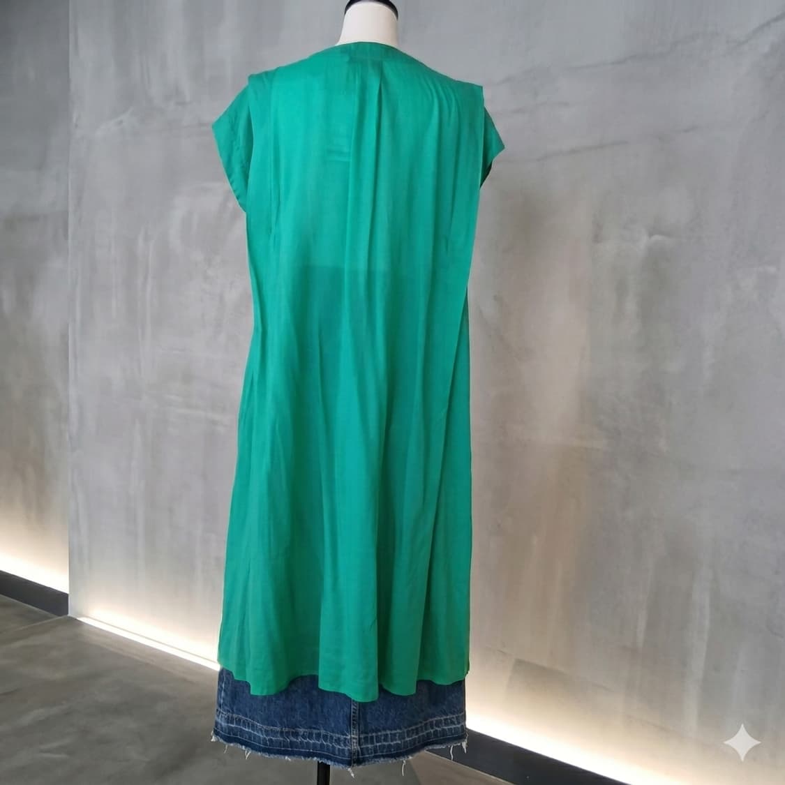 [zucca] 핀턱 루즈핏 슬리브리스 롱원피스 상품이미지2