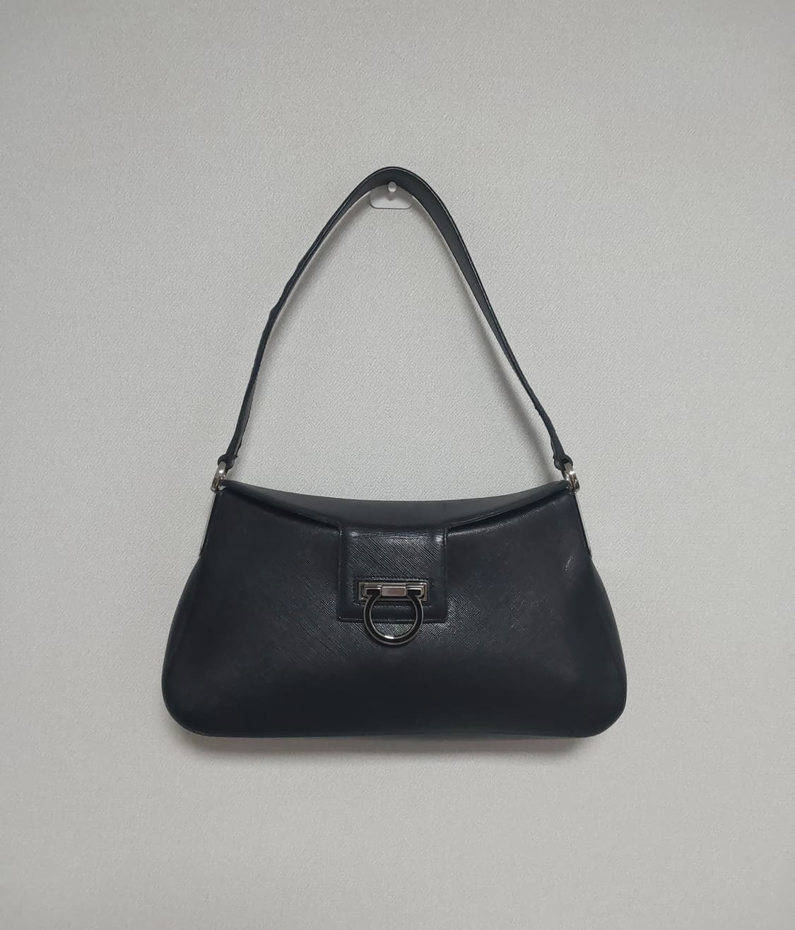 페라가모 간치니 사피아노 레더 숄더백 (정품) 상품이미지2