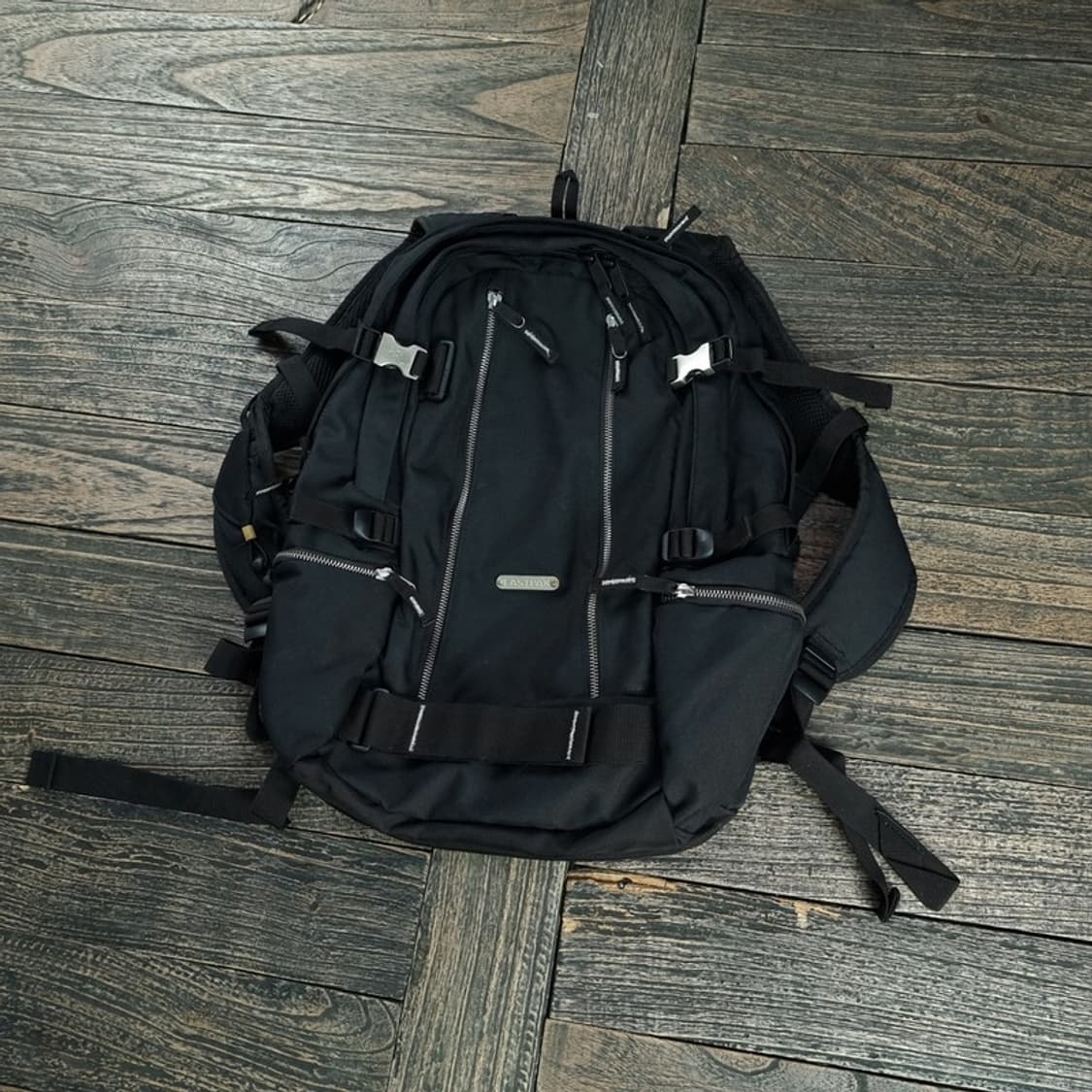 [이스트팩] 버클 지퍼 나일론 백팩 블랙 M18967 상품이미지1