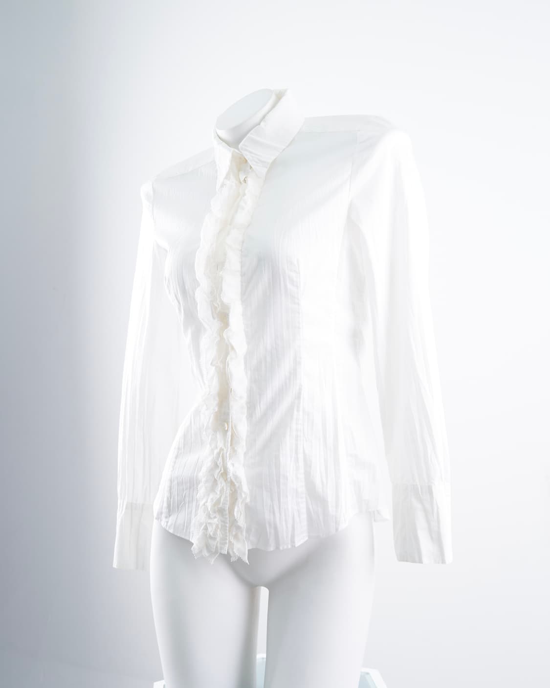 Burberry 블랙라벨 프릴 디테일 화이트 블라우스 상품이미지3