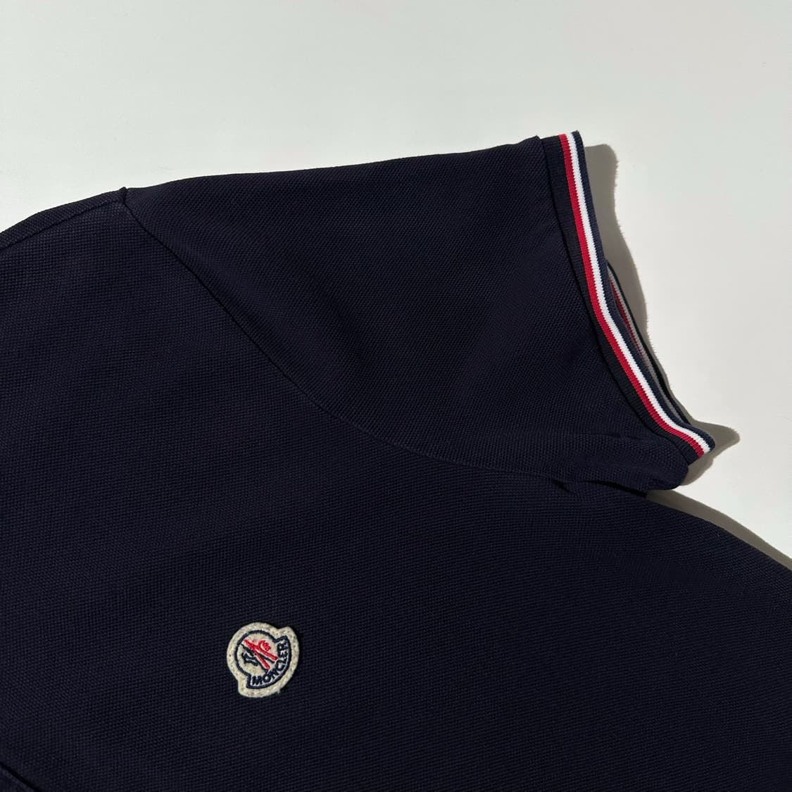 몽클레어 로고 와펜 피케 카라 반팔 티셔츠 네이비 상품이미지6