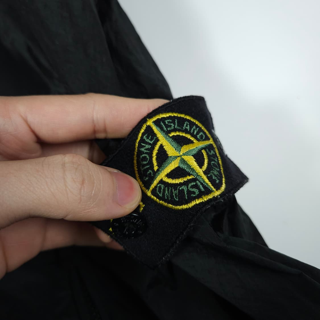 스톤아일랜드 와펜 바람막이 블랙 상품이미지5