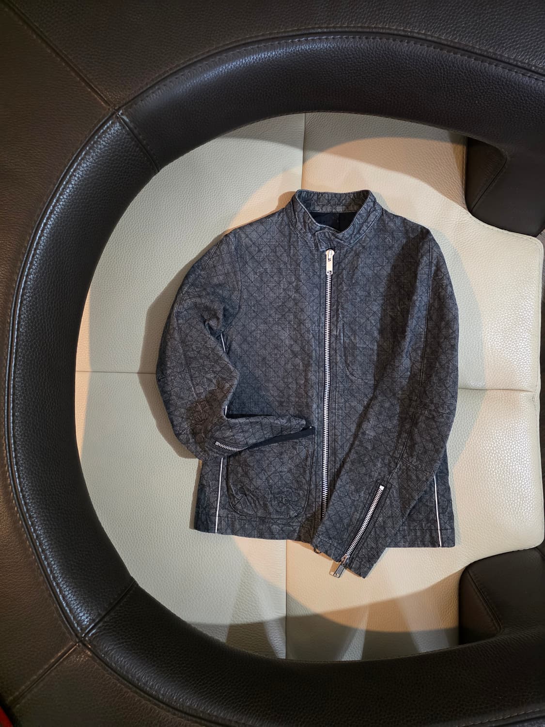 Anywhere out of the world 상품이미지1