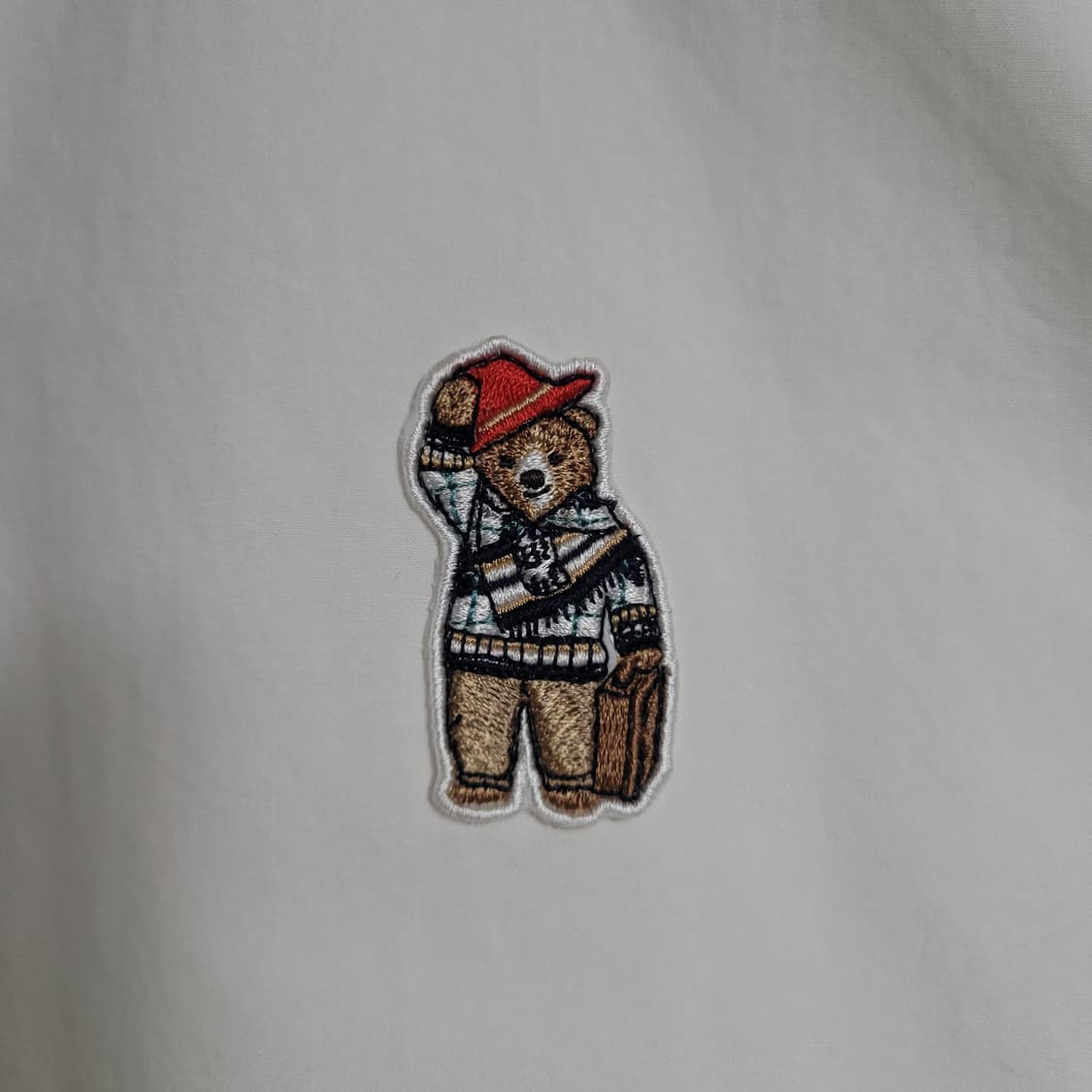 (105) HAZZYS 헤지스x패딩턴 베어 콜라보 화이트 셔츠 남방 상품이미지2