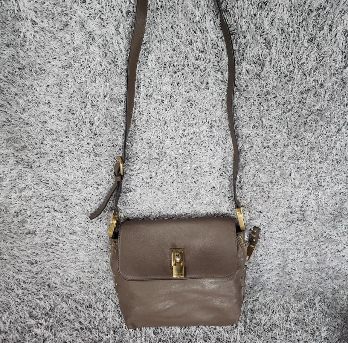 마크제이콥스 레더 크로스백 상품이미지1