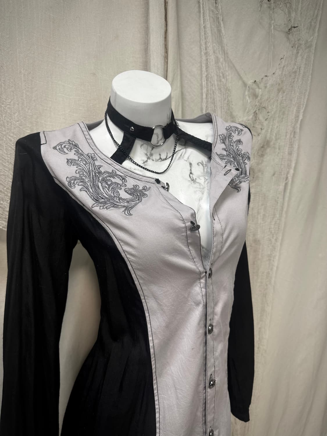 ALGONQUINS Neck Detail Shirt 상품이미지1