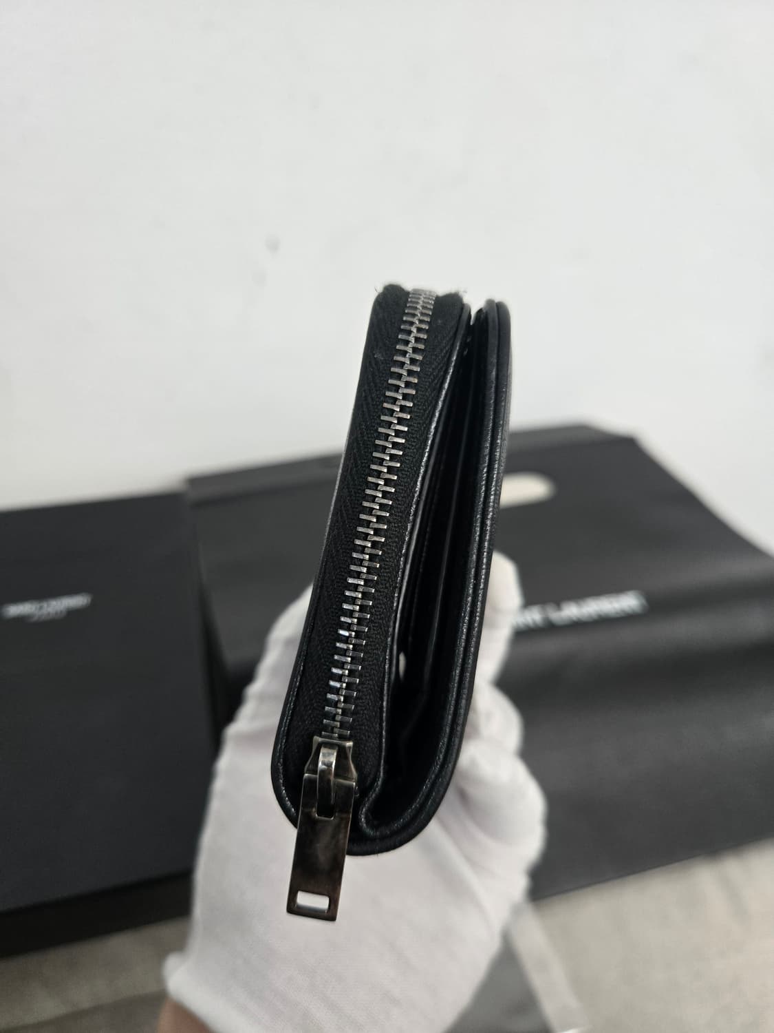 [보증서 정품] 입생로랑 지퍼어라운드 중지갑 상품이미지4