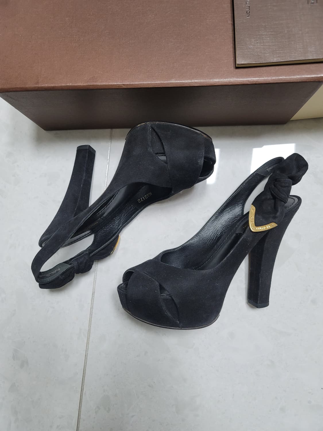 루이비통 블랙 스웨이드 하이힐 35(220사이즈) 상태극상 상품이미지3