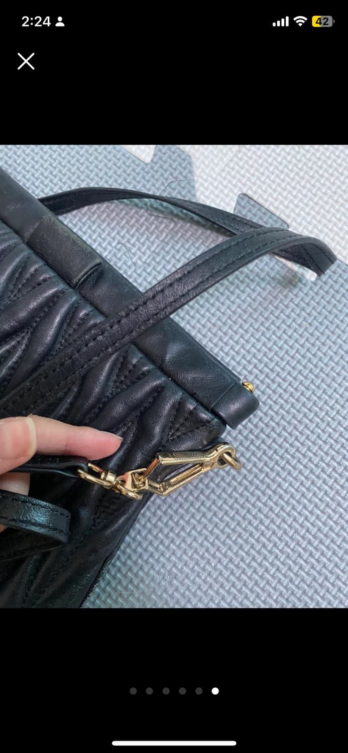 미우미우 마테라쎄 블랙 숄더백 상품이미지5