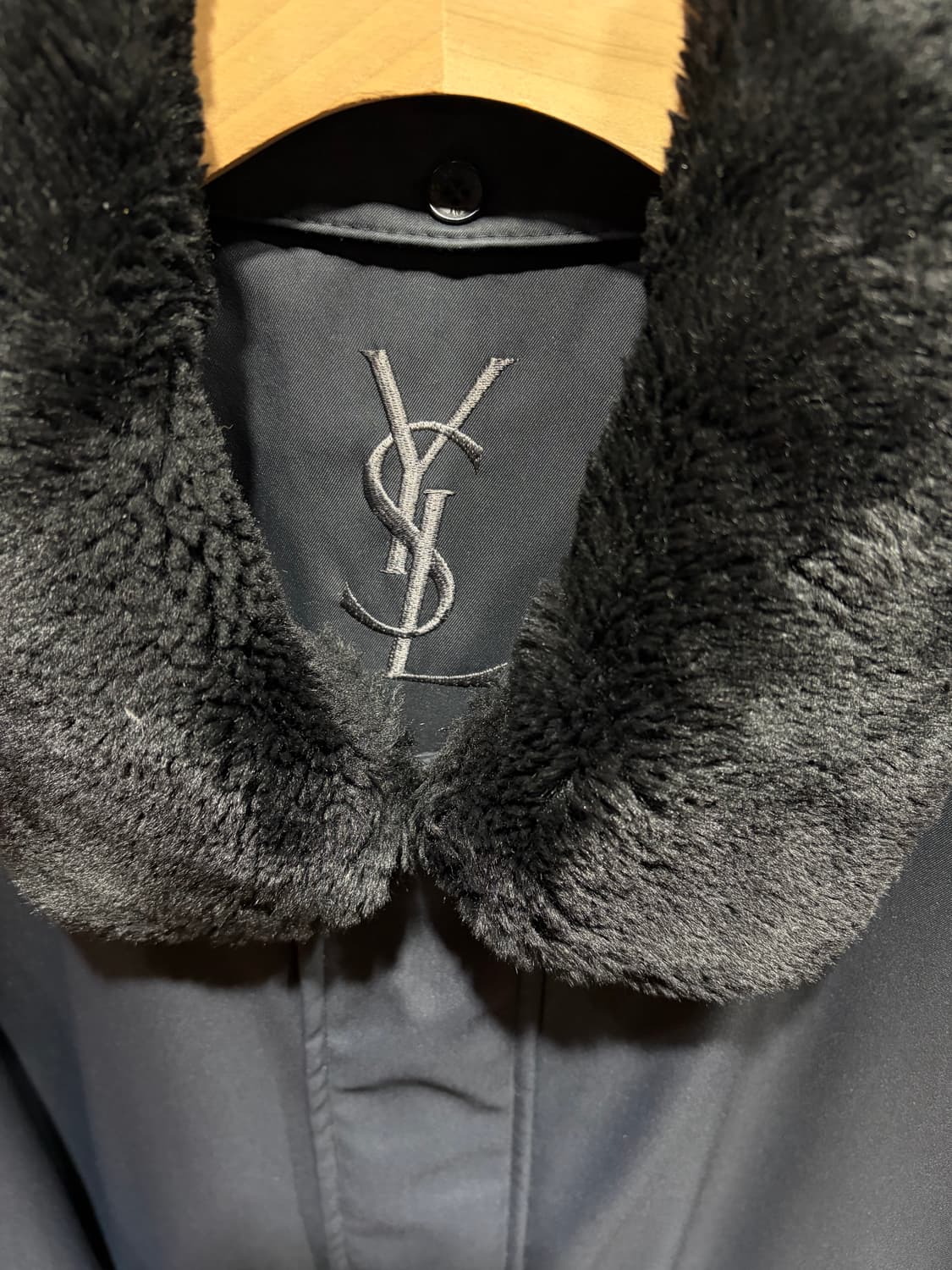 XL YSL 입생로랑 포켓 심볼로고 패디드 블랙 폴리쉘 상품이미지6