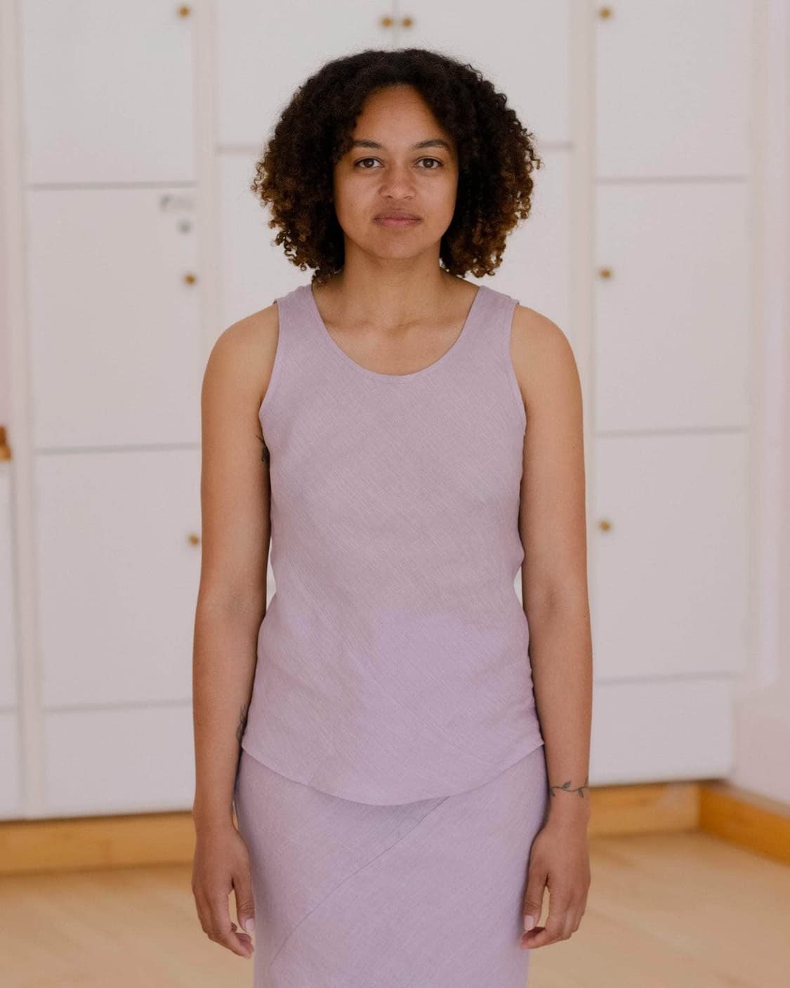 [S,M,L]베이스레인지 Larva 린넨 슬리브리스 탑/모리 퍼플 상품이미지1