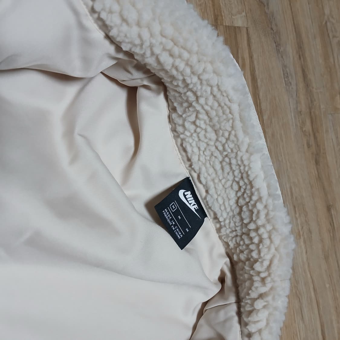 Nike 나이키 우먼 유광 점퍼 패딩 오버핏 상품이미지6