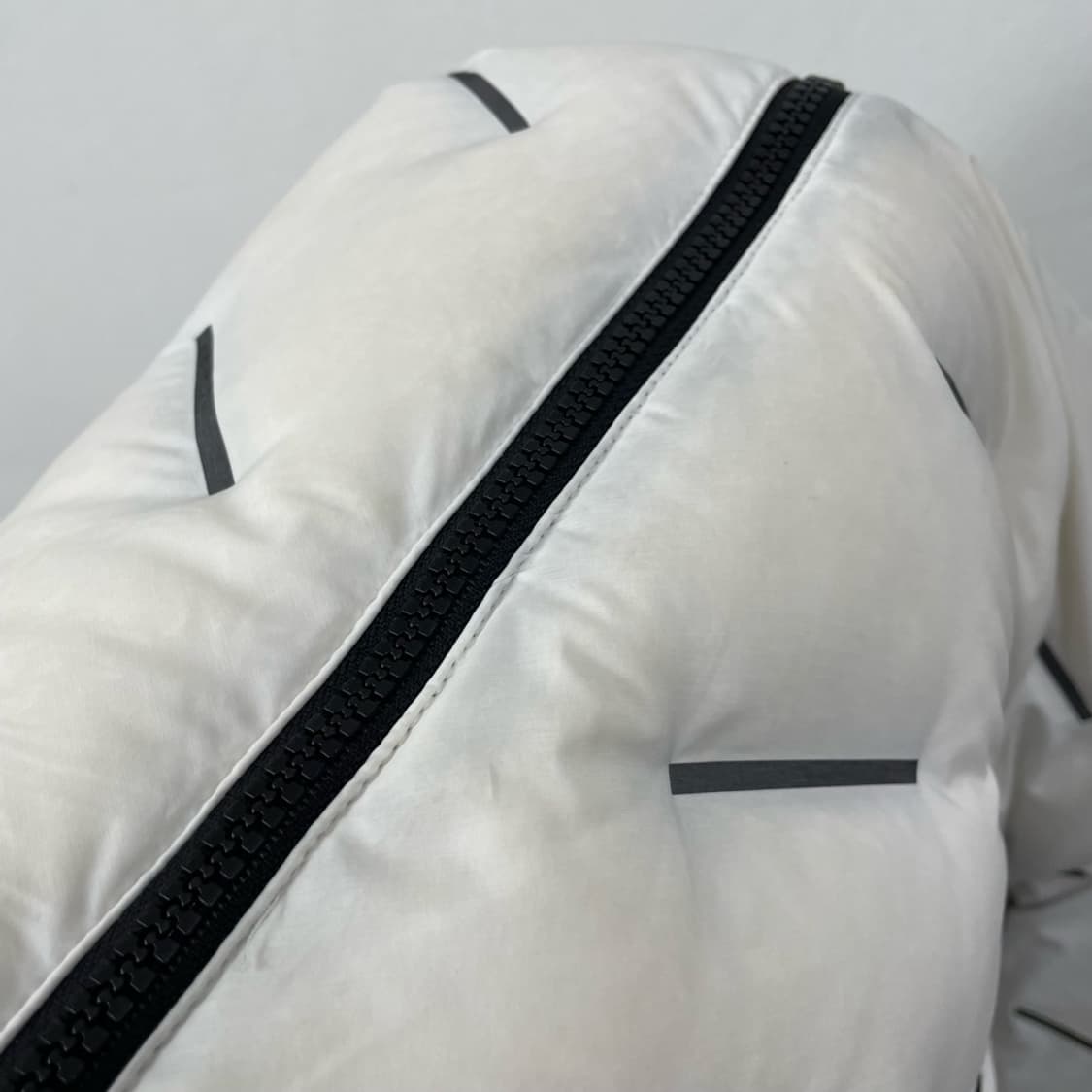 데상트 얼터레인 블랙 화이트 리버서블 MA-1 다운 블루종 점퍼 95 상품이미지6