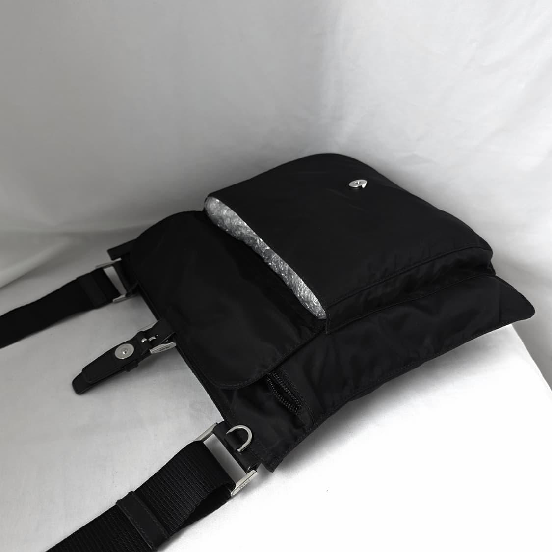 [정품 PRADA] 프라다 폴딩 투지퍼 나일론 크로스백 남녀공용 상품이미지5