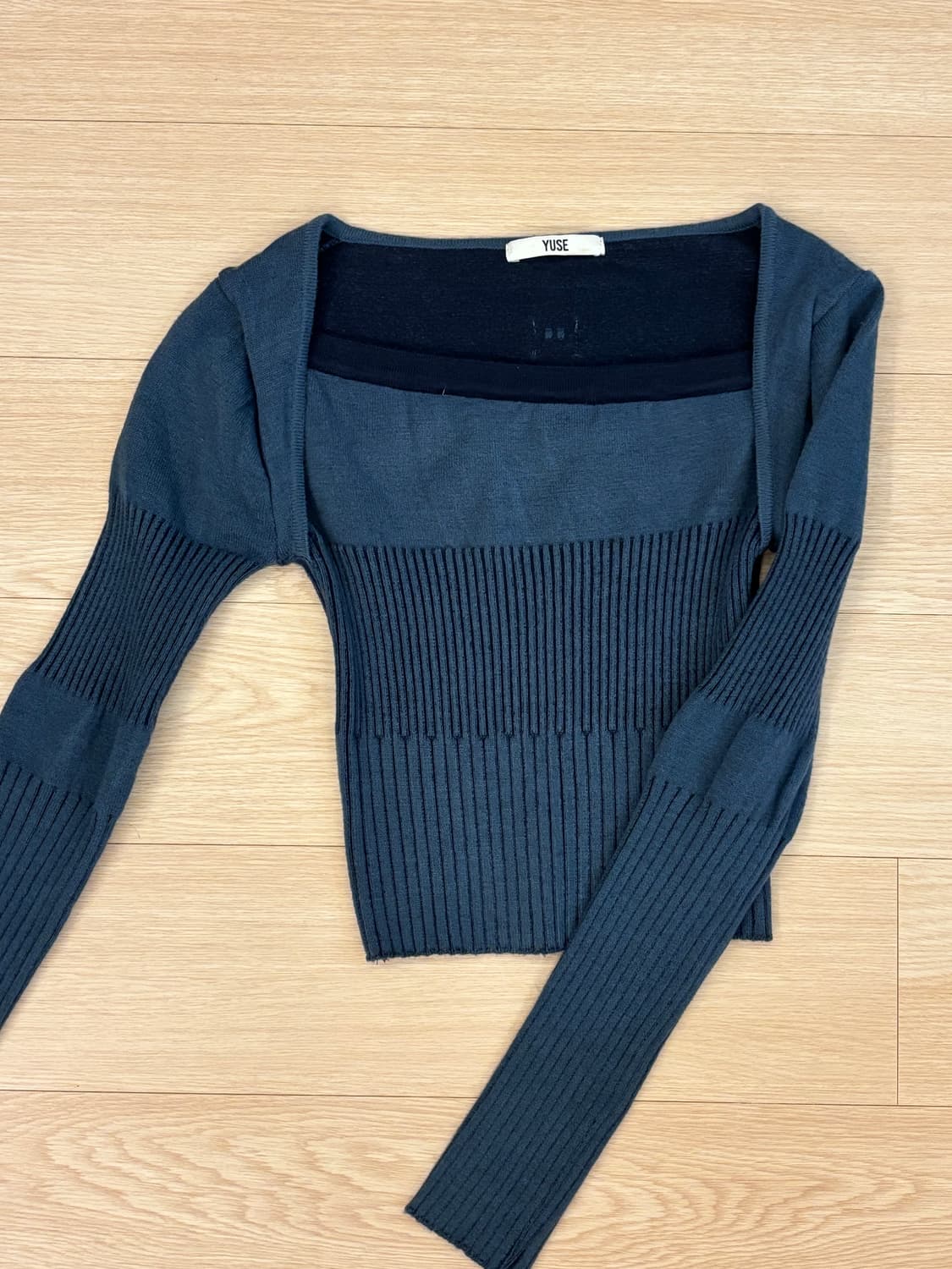 yuse 유즈 투톤 볼레로 니트탑 네이비 상품이미지1