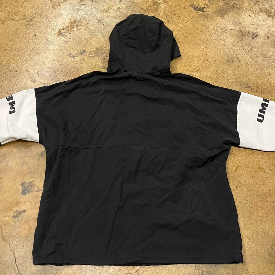[정품/L] 엄브로 블랙 후드 바람막이 자켓 b15 상품이미지4
