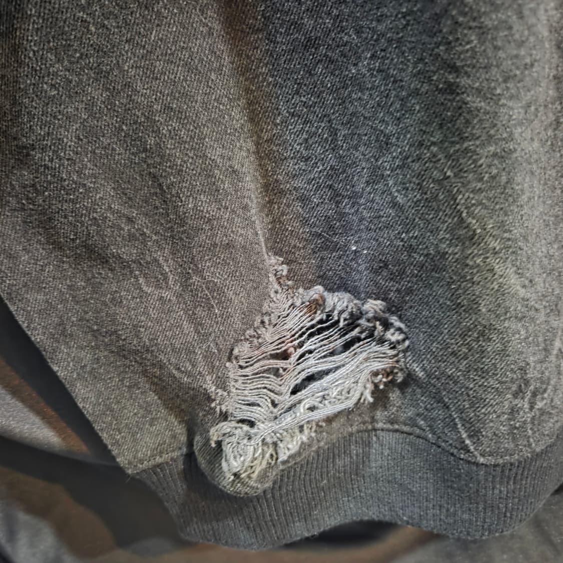 자라 블랙 데미지 워싱 반팔 티셔츠 XL 상품이미지3