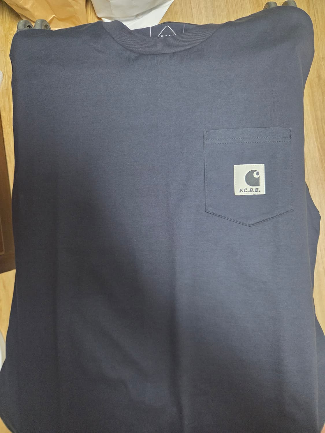 칼하트 WIP F.C.R.B 포켓 티셔츠 -navy 상품이미지4