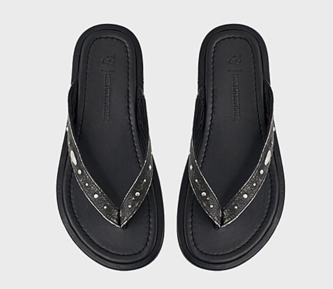 Stud cowskin flip flops_black beige 상품이미지1